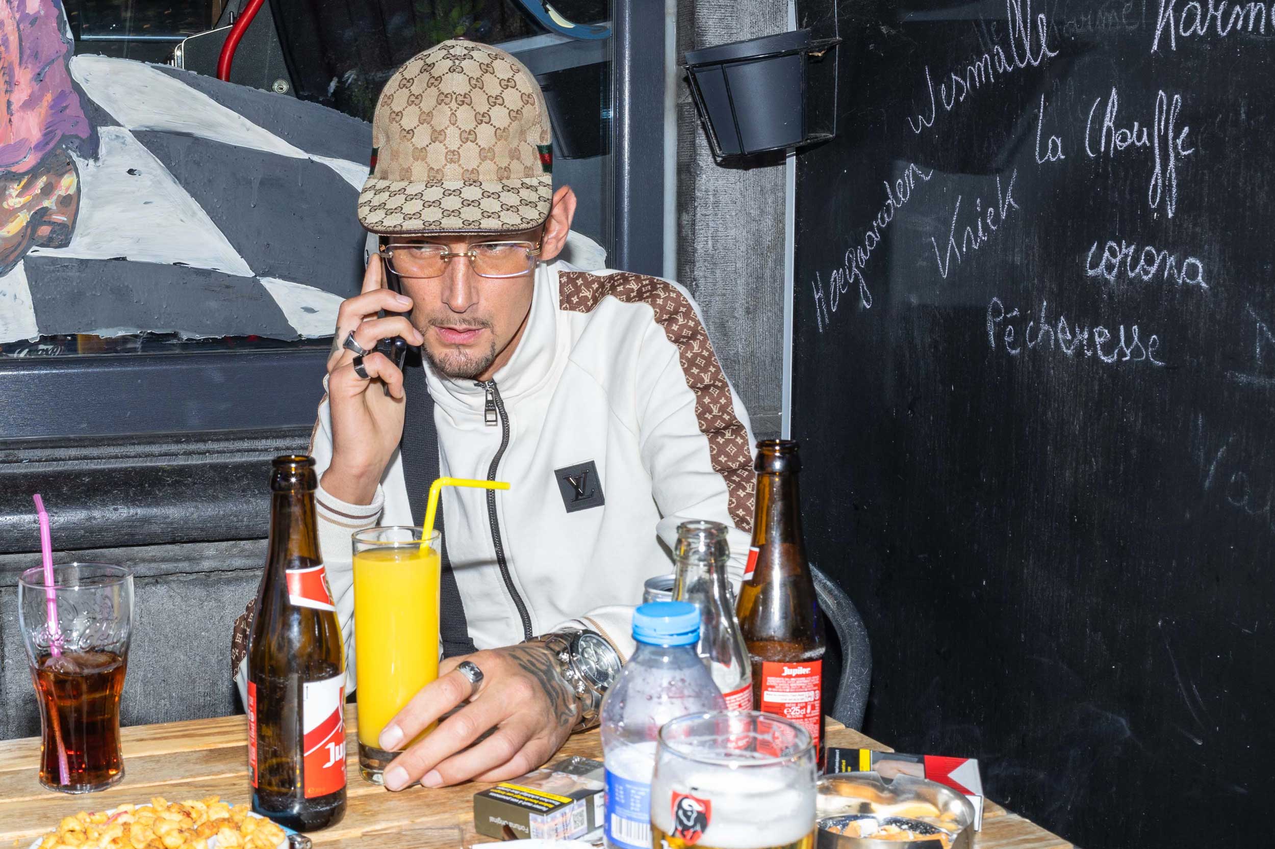 nicolas-dykmans-thierry-jaspart-collaboration-portrait-hat-phone nicolas-dykmans-thierry-jaspart-collaboration-portrait-hat-phone